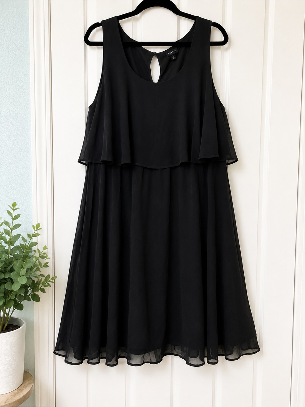 Torrid Black Chiffon Overlay Sleeveless Dress Size 2 Plus Size Keyhole Back